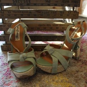 Naughty Monkey heels in Mint size 7
